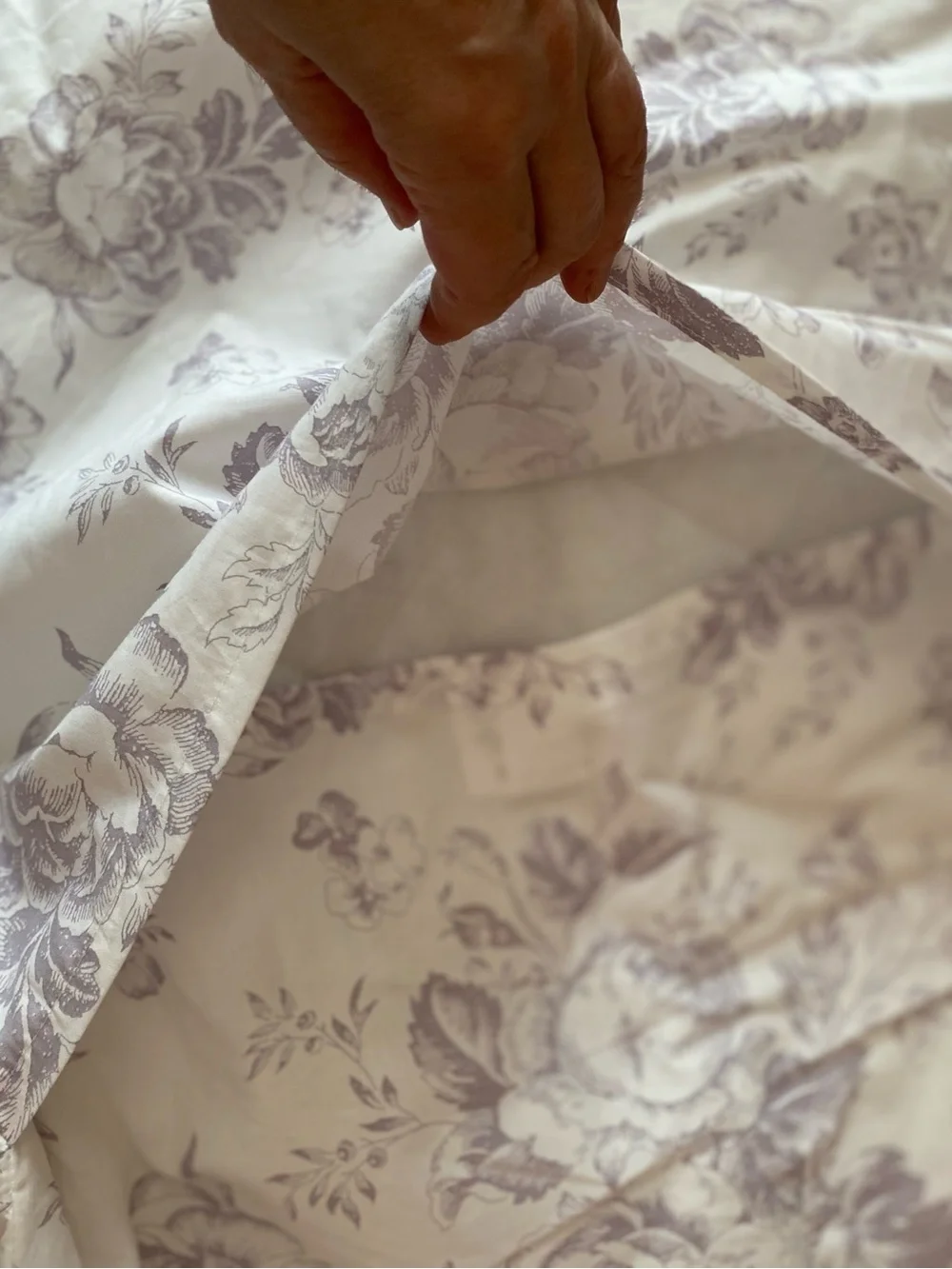 Cabbages & Roses London 2 quilted pillowcases/shams floral print